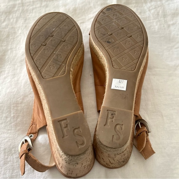 Franco Sarto | Kendra Leather Peep Toe Wedge Sandals - Picture 6 of 8